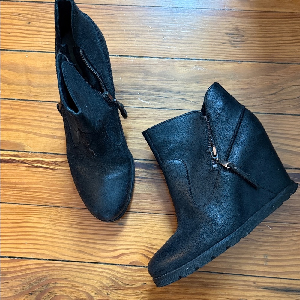 UGG Myrna Black Wedge Ankle Boots 8